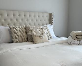 The Stay Lounge - Ottawa - Bedroom