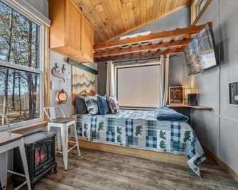 Tiny Cub House with Fast WiFi and Dog Friendly - Mentone - Schlafzimmer