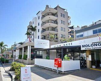 Mooloolaba 2 B/R Getaway - Perfect location ZD5 - Mooloolaba - Building
