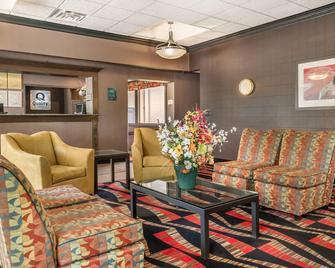Quality Inn & Suites Next to the Casino - Battle Creek - Lobby