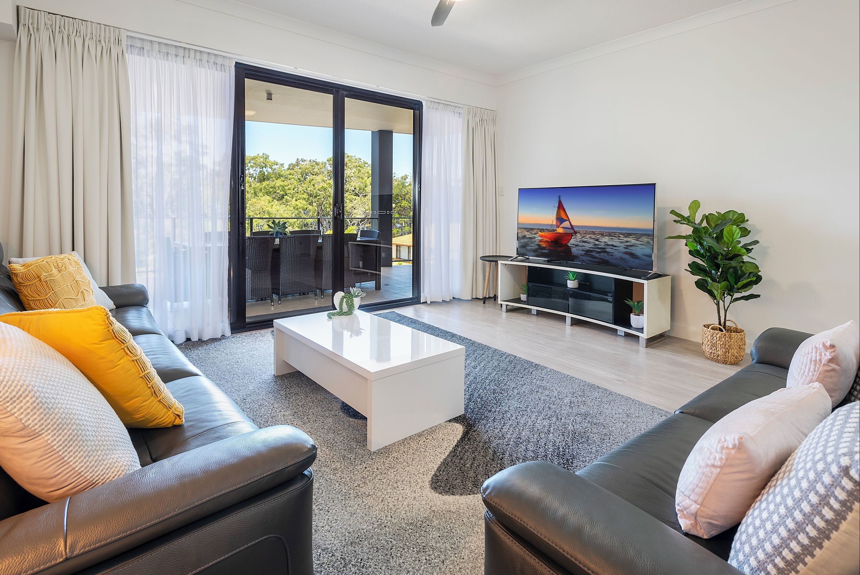The Bay Apartments - הרוויי ביי - סלון
