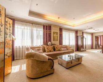Yalu River Hotel - Dandong - Living room