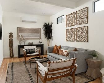 1 Bedroom Casita - Casa Blanca - Montecito - Wohnzimmer