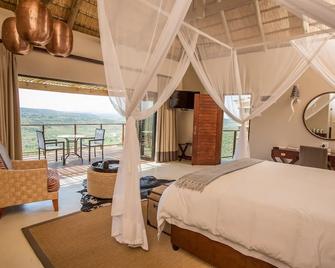 Umzolozolo Private Safari Lodge & Spa - Ladysmith - Bedroom