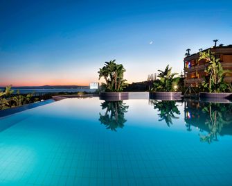 Four Points by Sheraton Catania Hotel and Conference Center - Catania - Pool