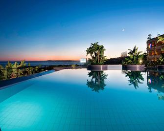 فندق فور بوينتس باي شيراتون كاتانيا - كاتانيا - حوض السباحة