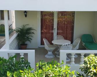 Negril Beach Condo - Jamaica - Studio, 2 Double Beds w/ Kitchen, Unit 1 - Negril - Innenhof