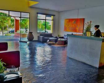 هوتل بيناريس بلازا - بيريرا - ردهة