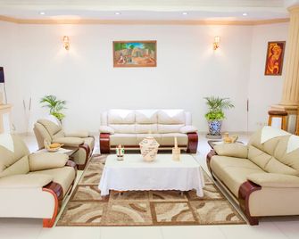 Mountain's View Hotel - בוג'ומברה - טרקלין