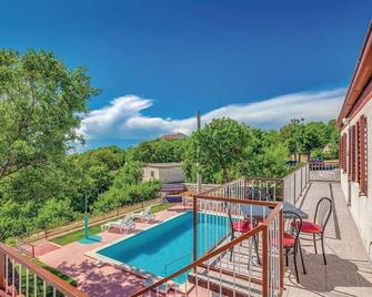 Cozy home in Jablanac - Jablanac - Piscina