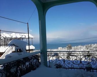 Bis-A Guesthouse - Makhinjauri - Balcón