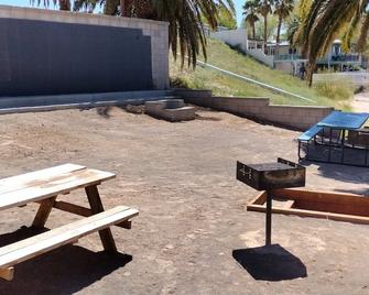 Restful Hangout - Bullhead City - Patio