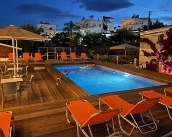 Class Hotel - Ksamil - Piscina