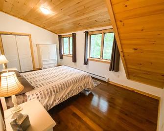 Jay Peak Mountain Chalet! Secluded, Pool - Westfield - Habitación