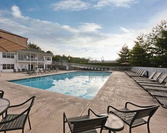 All The Comforts Of Home! - Osage Beach - Pool