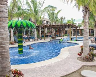 Casa en nuevo Altata, Punta Esmeralda Grand - Altata - Alberca