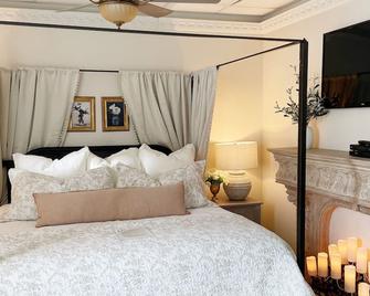5th East Hall Bed & Breakfast - American Fork - Bedroom