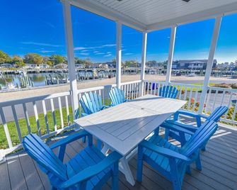 Lovely home-waterfront, beach, pools, pet friendly! - Long Neck - Balcony