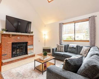 Poconos Chalet - Tobyhanna - Salon