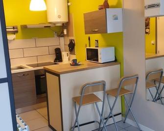 Agréable studio dans le centre historique - La Ferté-Saint-Aubin - Cocina