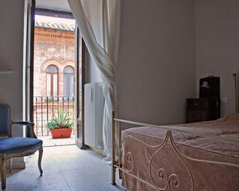 Comfortable Apartment In The Historic Center Of Narni - Narni - Bedroom