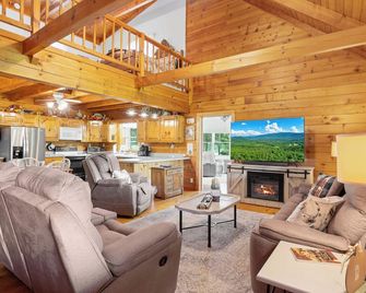 Willow Creek Cabin - Maryville, Tn - Maryville - Living room