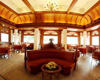 Bolgatty Palace & Island Resort - Kochi - Phòng ăn