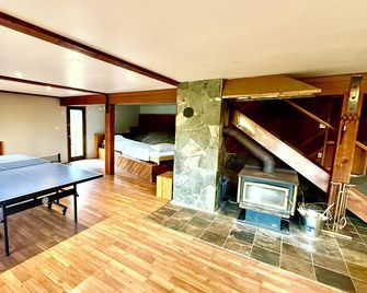 Eagles Nest - epic blufftop cabin Squamish - Squamish