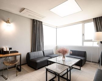 Hotel The Designers Hongdae - Seoul - Ruang tamu
