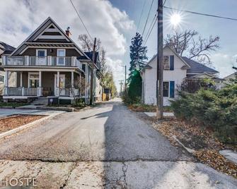 City Center Cottage Netflix, Mtns & Adventure! - Colorado Springs - Edificio