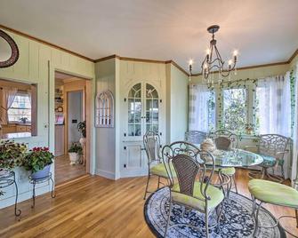 Peaceful Maine Home w/ Patio: Ocean Inlet Getaway! - Bath - Jídelna