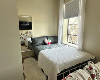 Cozy studio with WiFi and AC in Brooklyn just steps from N train - Brooklyn - Bedroom