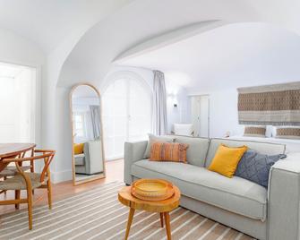 limehome Evora Rua de Machede 52 - Evora - Living room