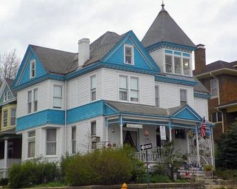 Garden House Bed and Breakfast - Hannibal - Edificio