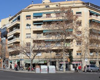 Classbedroom Barcelona Sagrera Apartment - برشلونة - مبنى