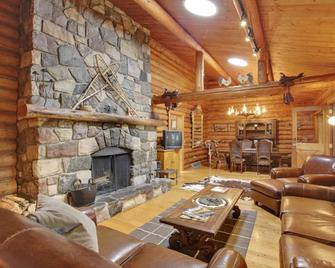 The Deer House - A character cabin in the woods! (plus all the modernities) - Bragg Creek - Sala de estar
