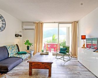 Comfortable Studio with Pool and Wi-Fi Near Beach - Anse-Marcel - Wohnzimmer