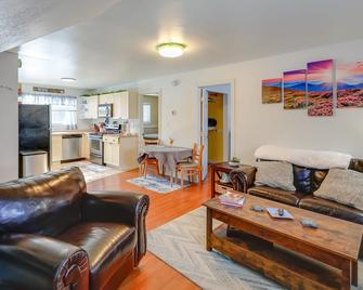 2 Mi to Dtwn Cozy Getaway in Fairbanks! - Fairbanks