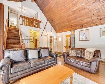 Rustic Intervale Hideaway w/ Deck & Wooded Views! - Intervale