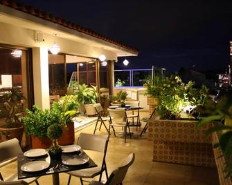 هوتل بورتو أليجرو - نير ماليكون - بورتو فولارتا - شرفة مرصوفة