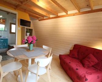 Domaine Des Piéris - Gîtes et Lodges - Grandcamp-Maisy - Essbereich