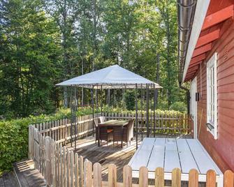 Beautiful home in Ljungby with WiFi - Ljungby - Patio