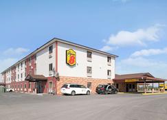 Super 8 by Wyndham Spokane/West - Σποκέιν - Κτίριο