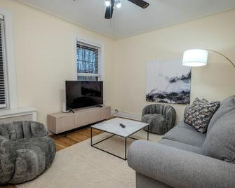 Cozy Corner: Midtown Convenience - Hoboken - Pokój dzienny