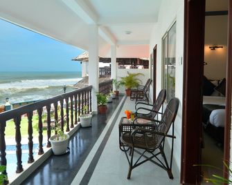 B'Canti Boutique Beach Resort - Varkala - Balcón