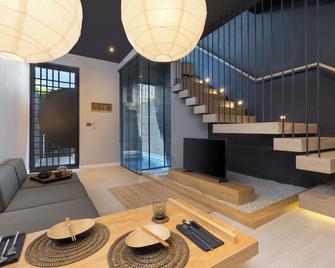 Villoft Zen Living Resort - Phuket City - Living room