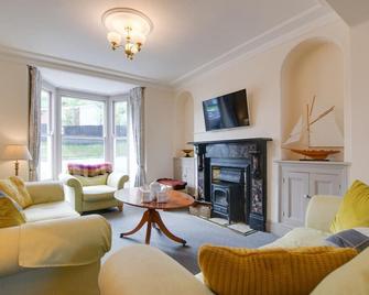 Belvedere - New Quay - Living room