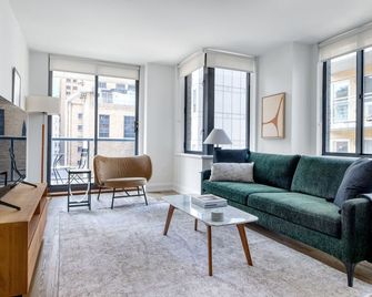 Fabulous Gramercy 1BR w/ Gym & W/D, nr Madison Square Park, by Blueground - New York - Soggiorno