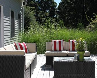 Newly Renovated Three Bedroom Haus In Lenox With Modern Interior Design. - Lenox - Patio