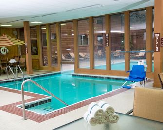 Carlton Lodge Hotel and Suites - Adrian
